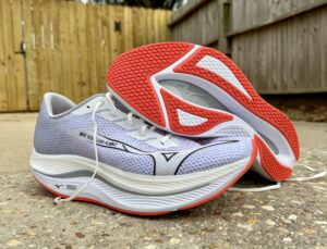 Read more about the article Mizuno Wave Rebellion Flash 2 Review: Run the New Wave